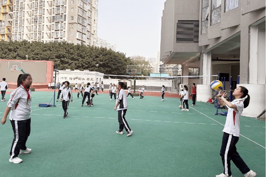 向天借地向上生长 成都市七中育才学校学道分校楼顶运动场景再上新6686体育app(图3)