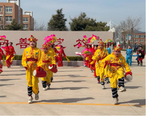 6686体育烟台：“双大课间”体育改革 破解“课间圈养”难题(图1)