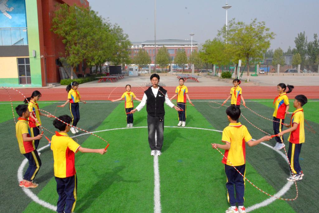 6686体育下载中小学生每天在校运动时间如何达到2小时？(图3)